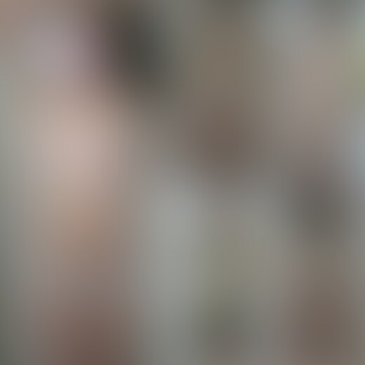 これは更衣室の中に仕掛けられたカメラの禁断映像になります！

撮影されているとは全く思わず無防備に制服を脱いでいきます。
制服の下にはかわいらしい純白の下着をつけておりました。
ブラジャーを外すと小粒のキレイな豆乳首ちゃんが丸見えになってしまいます！
さらに普段の着替えの癖なのかパンティまで脱いじゃって焦って履きなおす姿がかわいいですね。

続いて水着、そして水着から制服へのお着がえです。
コスプレを脱いでおっぱい丸出しのまま水着の着方を考えているようです。
上の水着を着てからパンティをスルリと脱ぐと、ナチュラルに生えた濃いめの陰毛が丸見えでした！
スレンダーなボーイッシュ美少女の濃いめの陰毛は最高に興奮してしまいます。 (2/2)