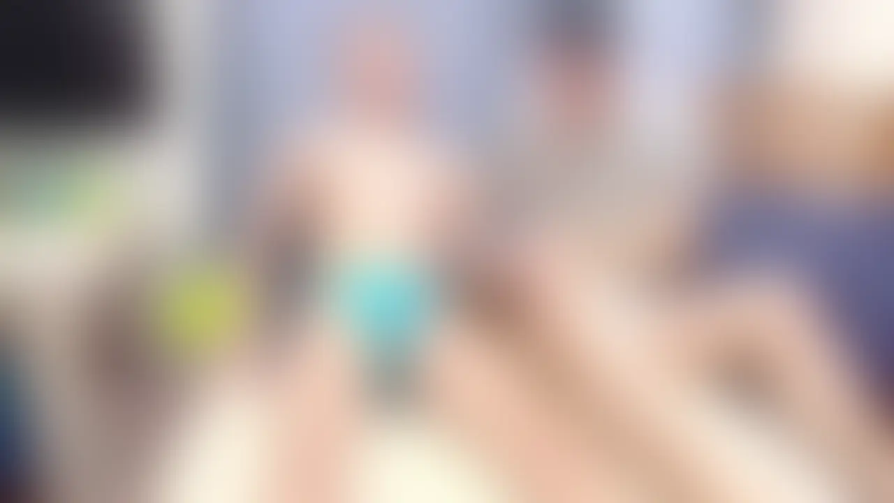 大学生の家へ出張性感マッサージ。スリムな体で、感度が良く敏感。乳首を軽く触っただけで感じてしまう。乳首舐めながら手... sample 1