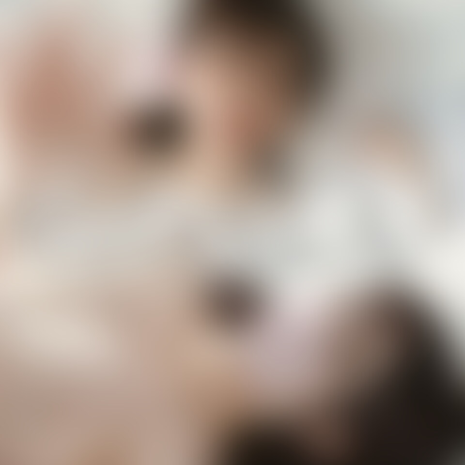 サブ垢作品🚗 初公開
超美乳○○○再登場!!!彼氏とラブラブな生活を送る色白シルキースキンな小○○○ちゃんをまたまた汚してしまいました。『個人撮影』個撮オリジナル269人目
『再登場』
『美乳』
『21才』
『彼氏ができました』
『最高のくびれ』
『シルキースキンの体』
『抱き心地抜群』
『可愛い喘ぎ声』
再登場!!!
綺麗な体をした美乳○○○さんが、またまたおじさんのところまで来てくれました!!
前回から比べて、なんだか艶やかなご様子
なんでも、ついに彼氏ができて
絶賛らぶらぶな生活を堪能しているとのこと
彼氏さんとは週に1回のペースでセックスをしているらしく、
いや〜〜〜羨ましい限りです
これぞ青春ってかんじですね
キラキラした生活、眩しいです、、、
でも、なぜ彼氏もできて、ラブラブな生活をして、
充実した毎日を送っているのに
おじさんの元へ来たのでしょうか???
最近の若い子の考えることはわかりませんね
そんな輝かしい毎日を送る女の子にも、おじさんは容赦しませんよ笑
それでは、まずは手始めに、、、
ディープキスから始めて
乳首舐め、フェラ
どんどんエスカレートして
前回同様、感度抜群!!
彼氏色に染まった体を隅々まで○○○していきましょう
彼氏さん羨ましい〜
ピンクの乳首が美味しい
ごちになります!! 笑 笑
本当にまっしろなシルキースキンの素肌
どこもかしこもすべすべで、滑らか
肌触り最高、、若いっていいですよね
しかもどこも細くて
バックから突くときにも、正常位で○○○時にも
ちょうどいい掴みやすい腰の細さで、、、
本当に抱き心地抜群です
彼氏さんが羨ましいですね笑
そしてこの可愛らしい喘ぎ声が、
なんとも征服欲と言いますか、嗜虐心と言いますか、
男心をくすぐる声で、
もうおじさんの腰が止まりません!!!
バック、騎乗位、正常位と
どんどん彼女を○○○し尽くします!!!!
最後はもちろん、中出しフィニッシュ
今回も美味しくいただけて、満足です笑 (2/2)