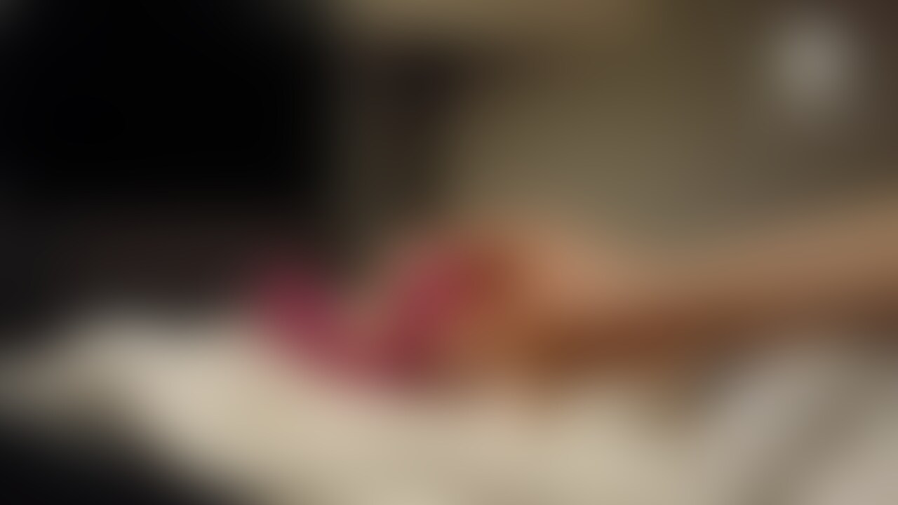 喘ぐだけのメス堕ち開発
緊張が淫語言って求めるまでに成長した、キス、ハグ大好き甘えん坊一人っ子6-10
吸うやつ入れてチューしようとしてますが、気持ちよさでこっちに来れません。おねだりや悔しがる感じ可愛すぎ。ゆっくりキスした後は攻め続けます。足を伸ばしてグイグイ押し付けながら課題してもらってます。
スイッチ入れた瞬間声変わったG責めバイブ。集中的に当ててるのでついてるクリには吸うやつ。次々と吸うやつきり代えて休ませません。体を曲げてゴリゴリグイグイ。
もう喘ぐだけで気持ちよくなることしか考えられない雌に堕としてあげましょう。お尻に乗せて上下や前後にグイグイ。吊り橋にしてグイグイ。
大好きなクリを挟んで震わせながら回転ピストン。より喘ぎを引き出してイカせてあげましょう。「ダメ」って言ってもやめないよ?笑
膝に乗せてグー。突いたクリには吸うやつでダメー。足開いてくれたあらしっかり当てられますね (2/2)