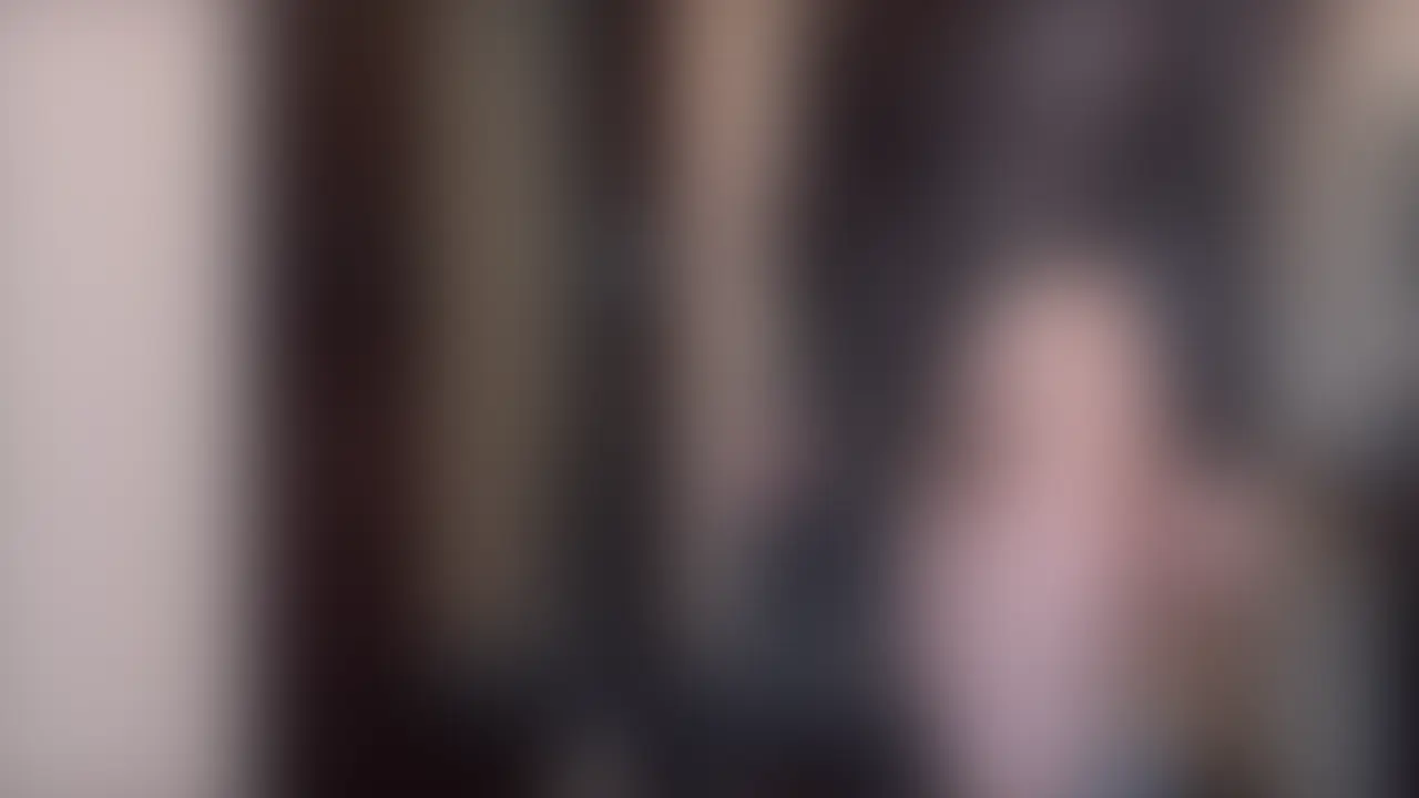 踊っていたら急に立ちバックで犯される美女😆💦 (2/2)