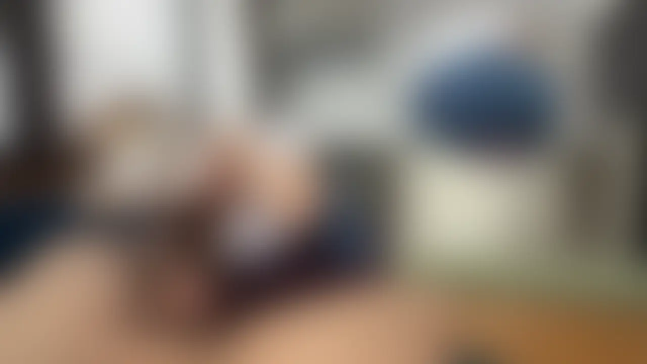 リクエスト動画❣️
ローションをつけてゆっくーり手コキ🫣💦
イク時も速さは変えない😻ずっとゆっくり上下に動かすだけ😍
ゆっくりねっとりねちょねちょ音が響く大人の遊び🤭💕
射精してもやめない😘連続二回イキ🤭❤️ (2/2)