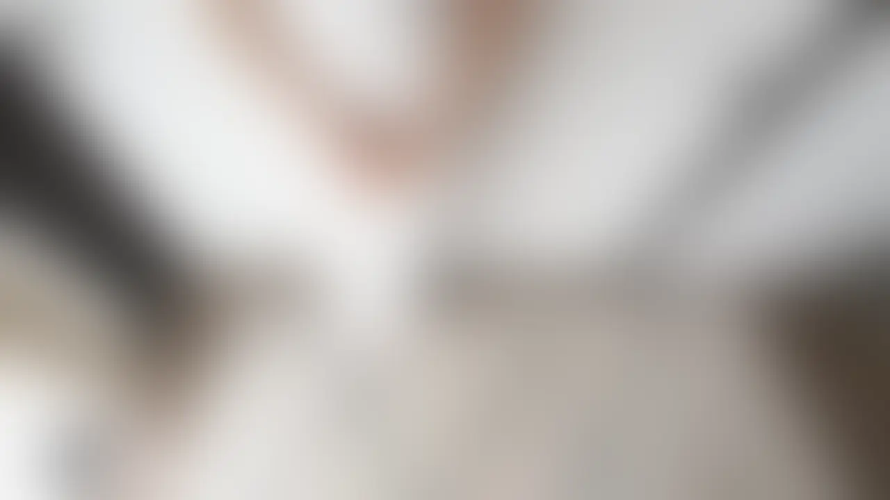 こちらは、全編ぼかしの入った動画です。 雰囲気をお楽しみください🥰
【匿名度AA:トップシークレット!】Hカップ@広尾の癒し看護師ママが柔らかタッチで挟む暴発ごっくん
挟んだ谷間に中出しシテ💕
こんにちは、ど素人ポルノ@麗子です。
今回のAVごっこは、広尾の美容クリニックで看護師🏥のお仕事をされているお友達のTちゃんにのえち動画🎥です。
一見クールに見られがちな美女ママなのに、話してみるとおっとり系でよく笑う親しみやすさMAXのパーフェクトレディ💯💯 いつもの優しい語り口と柔らかい声が、乳首に触れられた途端、キュン死するくらいエロ可愛くて…😳
99cm・Hカップ巨乳に触れられるだけで性反応を示してしまうTちゃん。ネットリした乳首舐めでペニスをカッチカチにすると、異次元のパイズリテクで白濁汁を根こそぎ搾り取るのです🥳 (2/2)