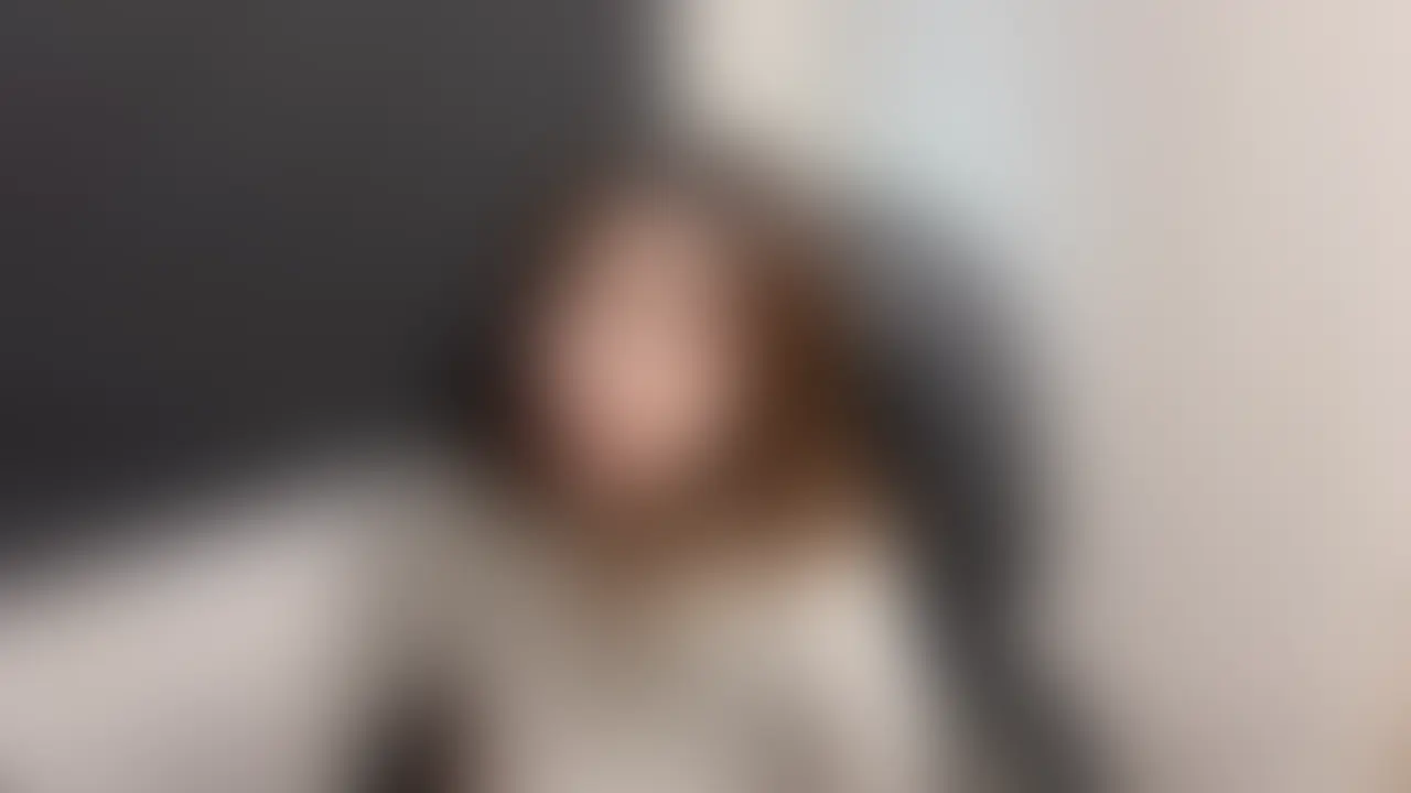 会社の中でも有名な厳しい女上司の俺の彼女。
もちろん会社の人たちには内緒にしてる関係だからいつも怒られてるんだけど。
終業後すぐの変貌がいつもながらにすごい。笑
家では何しても怒られないしやり放題で最高すぎる…
今日もたくさんやりたい放題で最高のより夜…会社とのギャップにいつも燃える。
動画再生時間:17分 (2/2)