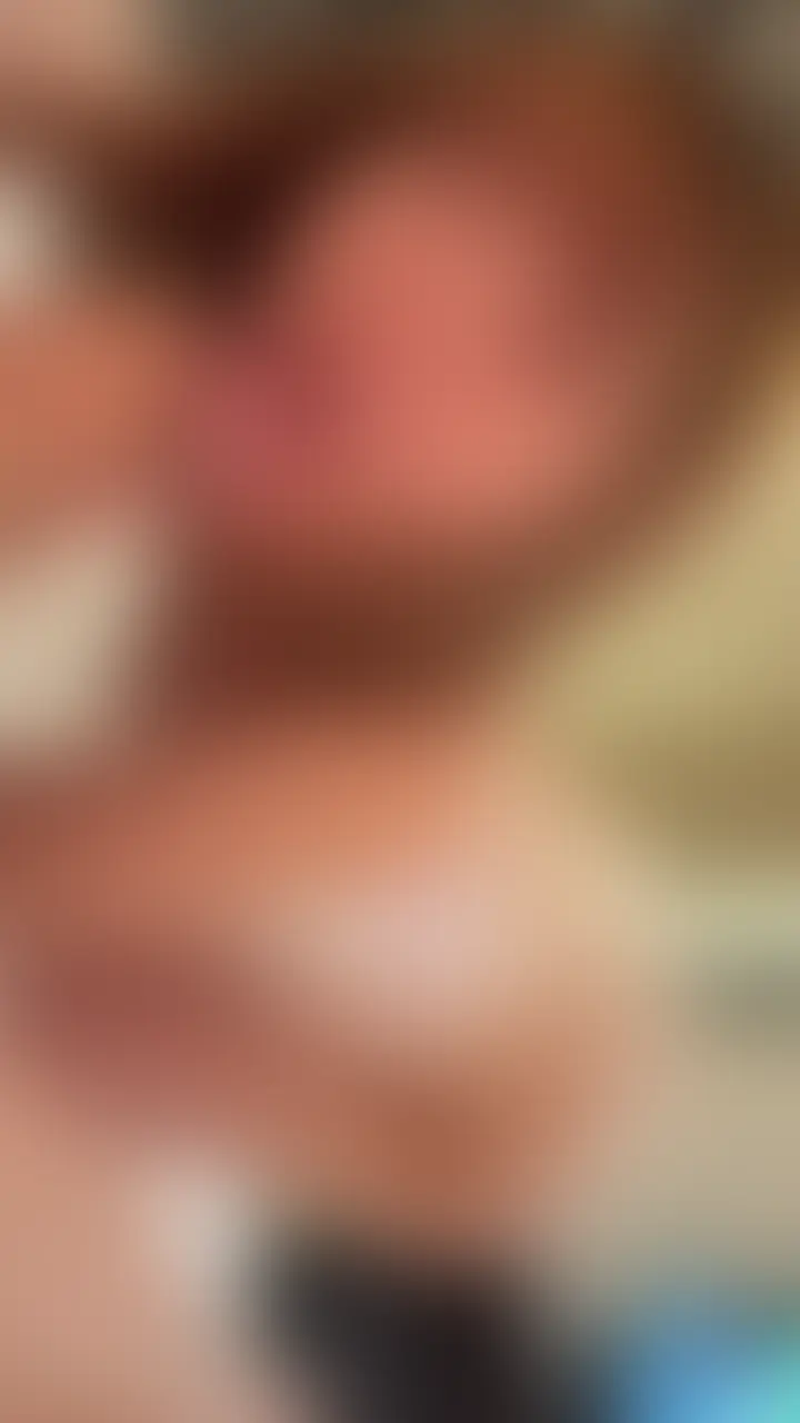 【パイパン美肌桃尻お姉さんに生ハメ]

いいねしてから見てくれると嬉しいです！

セフのパイパン美肌桃尻お姉さん

久しぶりの再会で最初はイチャイチャ

ベッドで定番の電マオナニー鑑賞して
パイパンまんこをチェック☺️

ノリノリのＳっ気全開のフェラ
騎乗位でマンズリで焦らされ
キツキツまんこに生ハメしました！
桃尻を楽しみ正常位で
中イキしちゃうお姉さんに興奮
最後はバックで桃尻にぶっかけ

いっぱいでました… (2/2)