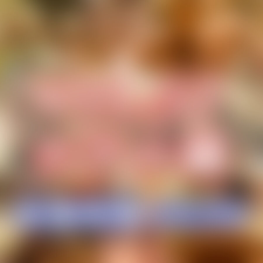 人妻レナvol.57 ホテル編💖
【収録時間22分20秒】
露出デートで高まり合ってラブホへ🎵
即パンツ越しのフェラからセルフイラマへと変わる。💖
玉裏から股まで、舌を這わせて舐め上げるRENAの興奮は頂点に!
ベッドに倒れ込むなり、即座に股を開いて湿りまくったオマンコを見せつけ、クンニ懇願💖そして即クンニ💖
興奮のせいか、即絶頂に!
さらに愛用極太ディルドで激しくピストン!
いやらしい汁を垂れ流しながら連続絶頂💖
またチンポ求め、貪るようにフェラ💖
我慢できずに自らチンポをオマンコに導き、激しく騎乗位で腰を回しながら前後に揺さぶる💖
RENA自身、興奮で下がりっぱなしの子宮に、チンポの先が激しく擦れその快感に耐えきれず、騎乗位のまま白濁を放ちました✨ (2/2)