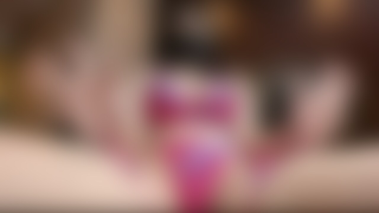 【単品販売】
口の形をしていてクンニを再現してくれるそうです👅👅💦
おもちゃのクンニと本物のクンニどっちが気持ちいいか検証することにしました!!!
まずはおもちゃ!
……これとんでもないです、、全然余裕だと思ってました...
開始数秒でイかされ、その後まさかのお漏らし💦💦
イってもイっても止めてもらえず
何度も何度もイかされ続け、おしっこ垂れ流しで痙攣しても続けられました😵💫😵💫
クリだけでこんなにやばいのにおまんこにバイブを入れられもうむり……脳みそが壊れるかと思いました……🌟
へとへとのところで人間の番。
実はもう本当にやばくて怖くなってたのでやめてほしいとお願いしたのですが
「かのんちゃんがやってっていったんだよね?」
といって勝手にカメラを回されました...🥲🥲
クリがジンジンして感度が何倍にもなってるおまんこ舐められて、指でナカの気持ちいいところめちゃめちゃに擦られて…………本当にやばかったです……
正直記憶もないので言葉にできなくて、動画を見てかのんがどうなったのか見てください...💦💦
2アングルで高画質はもちろん超高音質の動画になってます。
自信作です...絶対に見てほしいです
かのんが壊れかけているところ見て一緒に何回も何回もたくさんイこう???? (2/2)