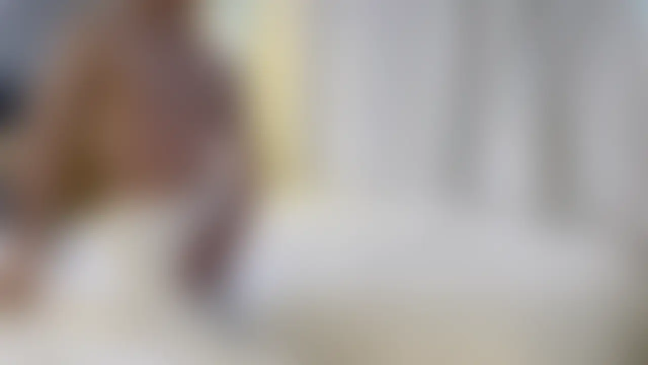 「今ルームメイトいないから」合宿中の学生アスリートくんの部屋にこっそり連れ込まれて、、、 sample 1
