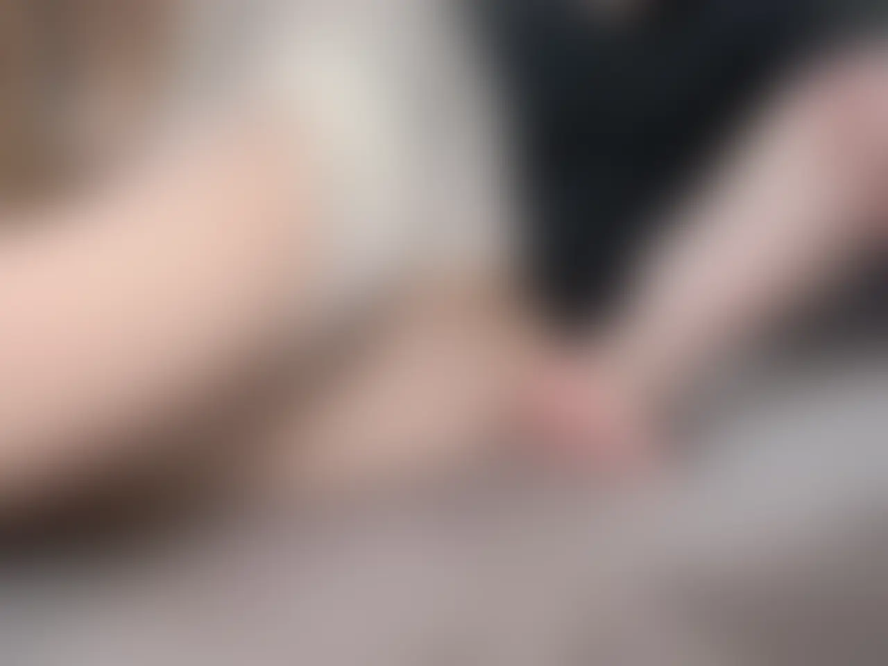 乳首いじりのオナサポまで出来る優秀な椅子を手に入れました🪑💕
……………………………………
こんばんは！もちだです！

今回はめちゃくちゃ利便性のいい椅子を手に入れることに成功しました♡♡♡なんと座るだけでなくオナサポで乳首までいじってくれる超高機能椅子です♡

...ただちょっと故障しちゃうこところもあるみたいで....今回は乳首いじりのサポートだけのはずだったんですが、後半は引っ張りながらつまままれ、挙句の果てにアソコにも....…💦

でもその方が私も都合がいいので(？)、そのままにして置いておくことにしました♡

....毎晩のオナニーが楽しくなりそうでワクワクです♡ (2/2)