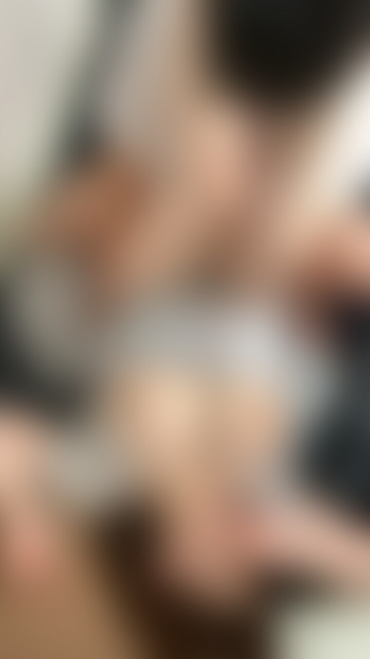 巨乳ちゃんに挿入!
クリを同時攻めしたら気持ち良すぎたらしくて怒られました🥺
おっぱいを揉みながら射精です (2/2)