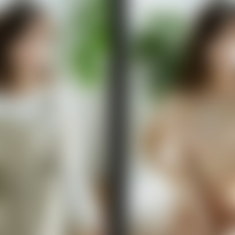 着衣と脱衣を並べた画像です。画像№946