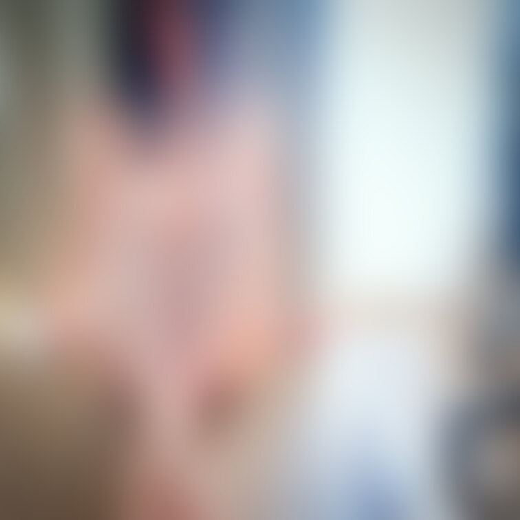 暑い日の人妻は窓際で…💕
パンツなんて脱ぎ捨てちゃって一人遊び(๑o̴̶̷̥᷅﹏o̴̶̷̥᷅๑)