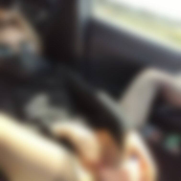 【璃子】走行中の車内オナｗ その②
チ〇ポはめてぇぇぇぇ～と懇願されたので､吸盤ディルドを自分で入れる様に促すと”あ～