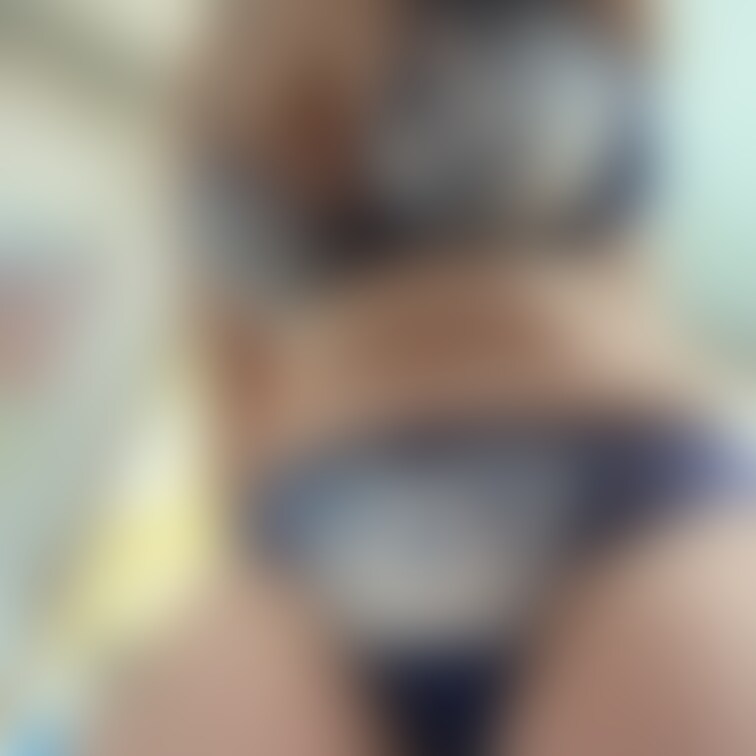 おはよ💙
上から覗いてくるムチムチボディちゃんっ