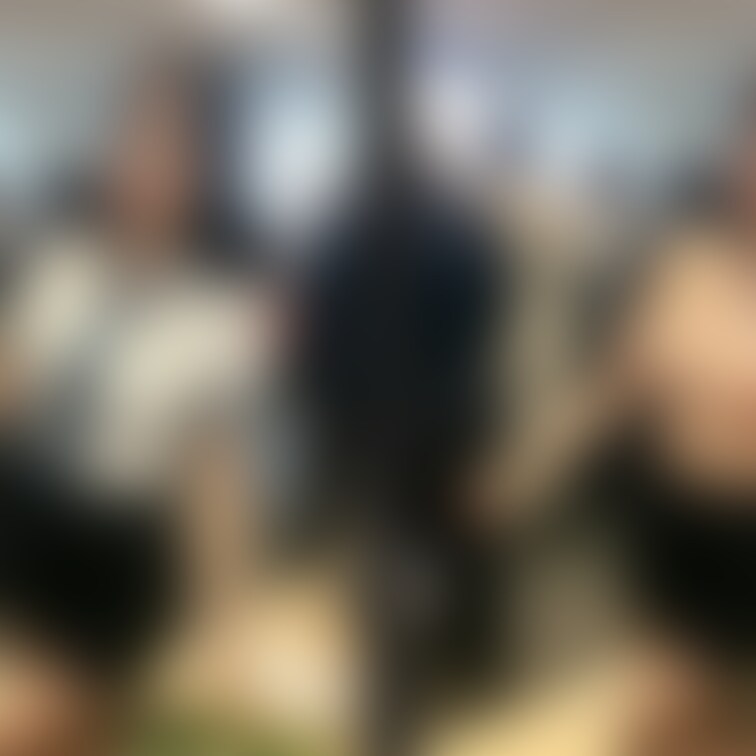 着衣と脱衣を並べた画像です。画像№186