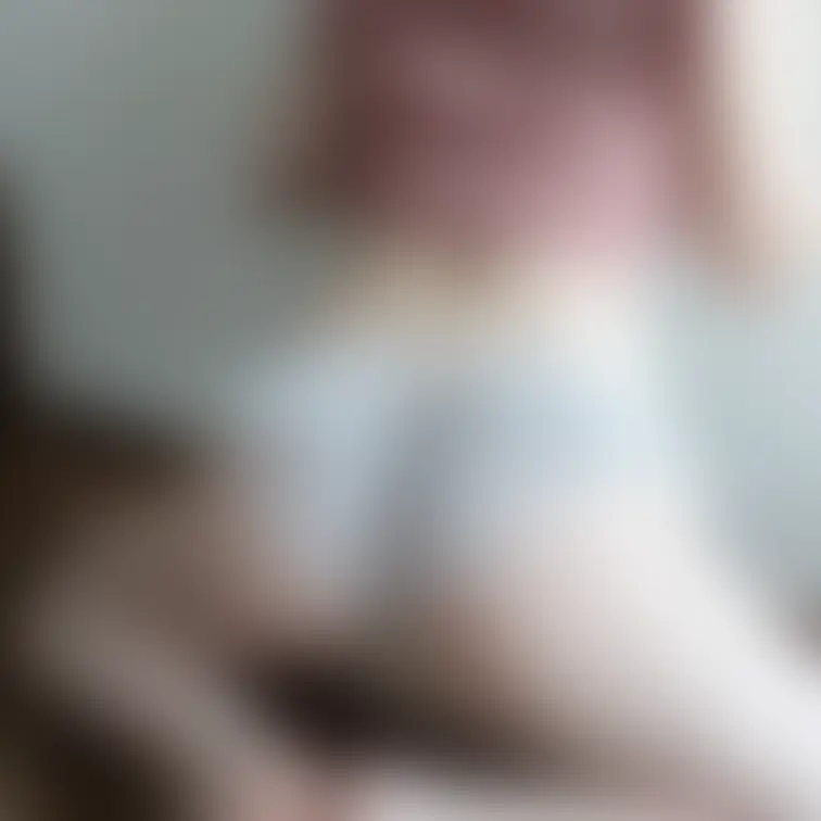 こぼれ出てる乳首、、貴方はどのように弄ぶ♥？？