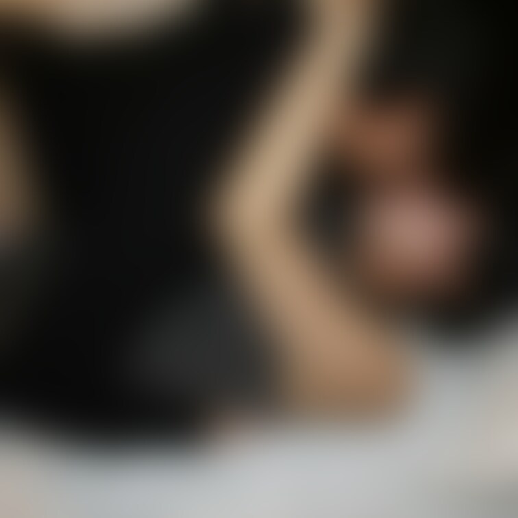 妻から口を開け舌を絡ませていってます😅
正直ムカつきましたが嫉妬で勃起してました、、、