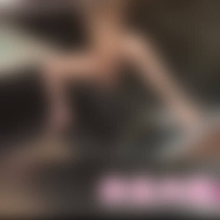 友人と居○○○屋帰りに！
 ホテルへ風呂場で…妻をデイドルで責めてもらい。
 挿入しながら…
 フェラチオをする妻