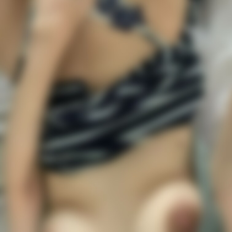 今日は、カメラマンの撮影中におっきくなった棒を見てたら、我慢できなくなった💦
上と下のお口にミルクいっぱい出してほしい