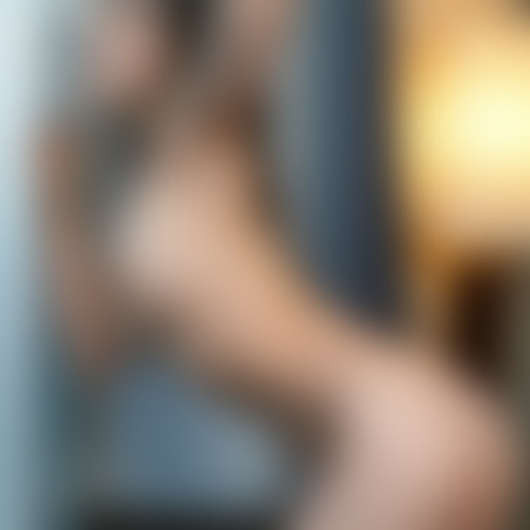 謎ポーズちゃんです✨

青っぽいお写真って結構好きかも、、？

乃木坂のお写真みたいなやつっ

ちょっとおし