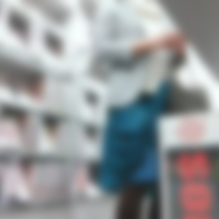 先の投稿の動画になります。
この日はいろいろお出かけしましたまずはビデオやさんにて
一日ノーパンでなのであらゆるところ