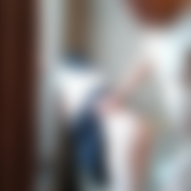 悪友と妻がホテルでコスプレＨしてきたと報告された写真です。