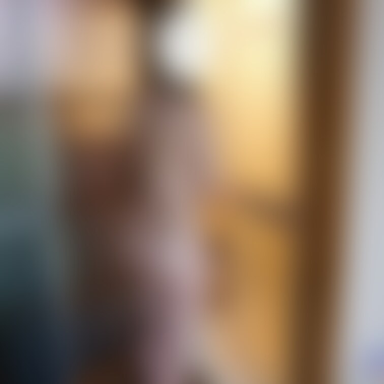 以前使ってたオフ会会場で、お風呂に向かう姿を背後から撮りました。