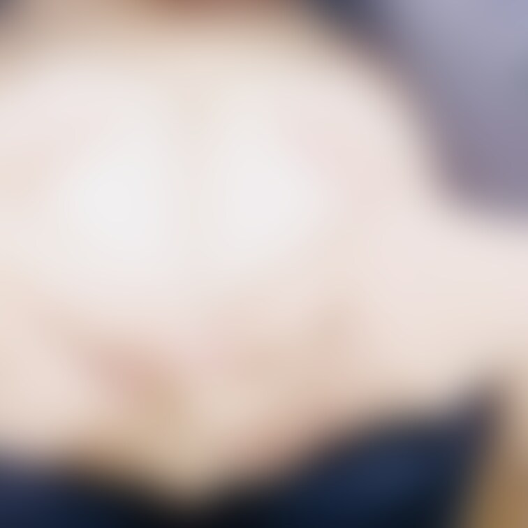 胸寄せ失敗して乳首ぽ○○○🙈