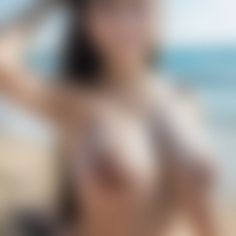 黒髪水着美女