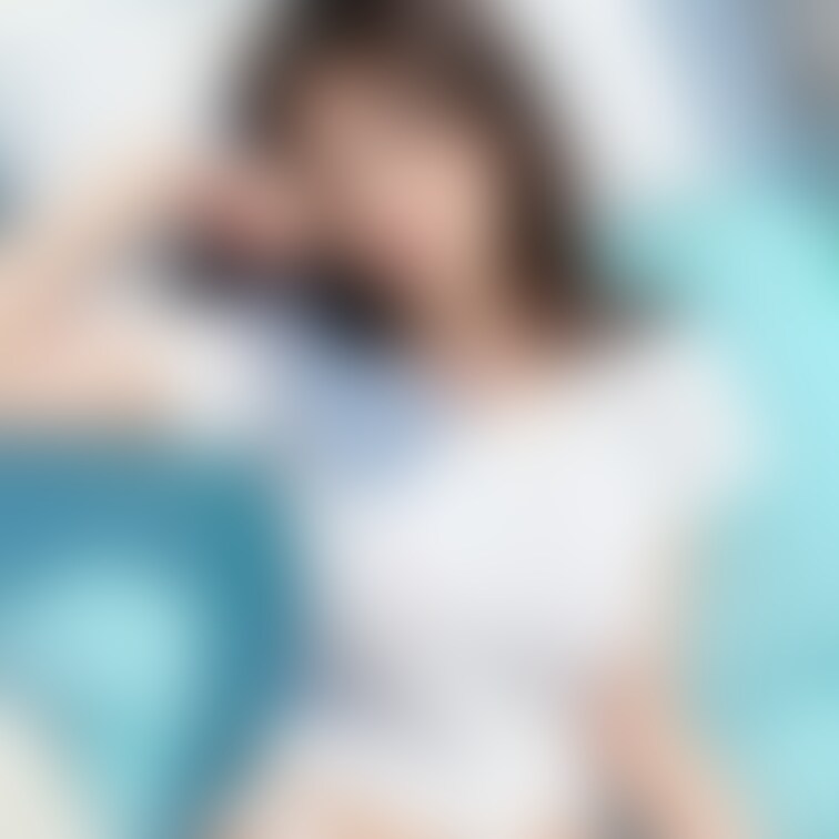 ご指名により真鍋日葵さんが服を脱がされます
「ううん…暑ッツイ…」
＊日葵