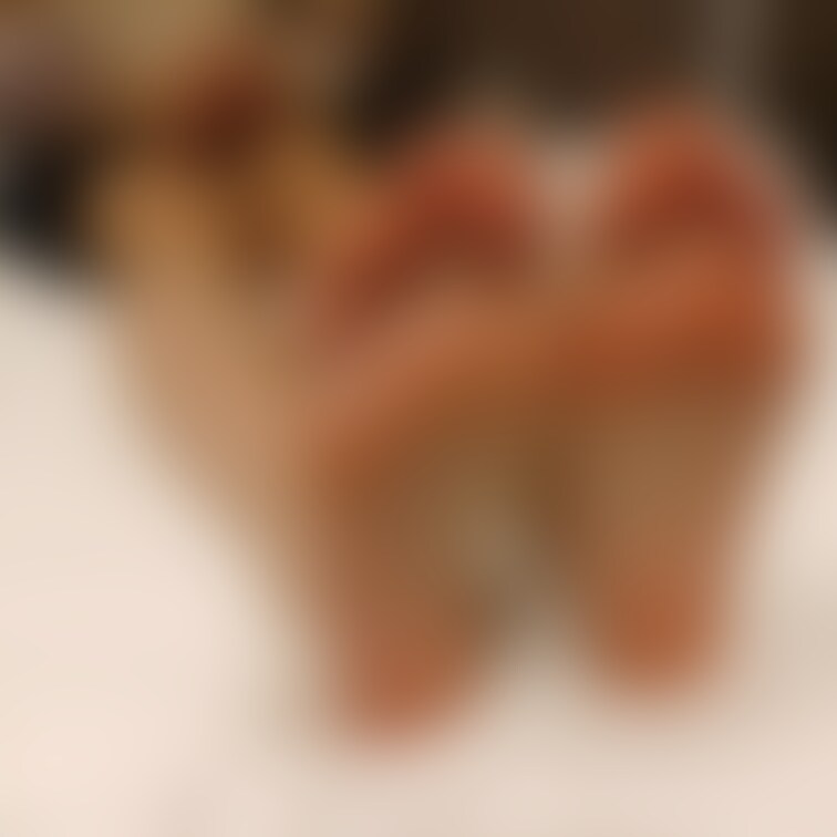 知り合いの新卒OLの子足裏ちょい見せ😄エロい足裏に興奮してしまいました😭 電気あんま動画は単品にあります👍