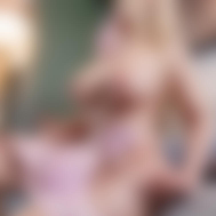 ぬぎかけピンク🩷可愛がってね🥹
