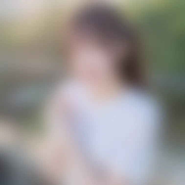 芸能関係のお仕事もしているため顔は有料プランでのみ公開しています。
