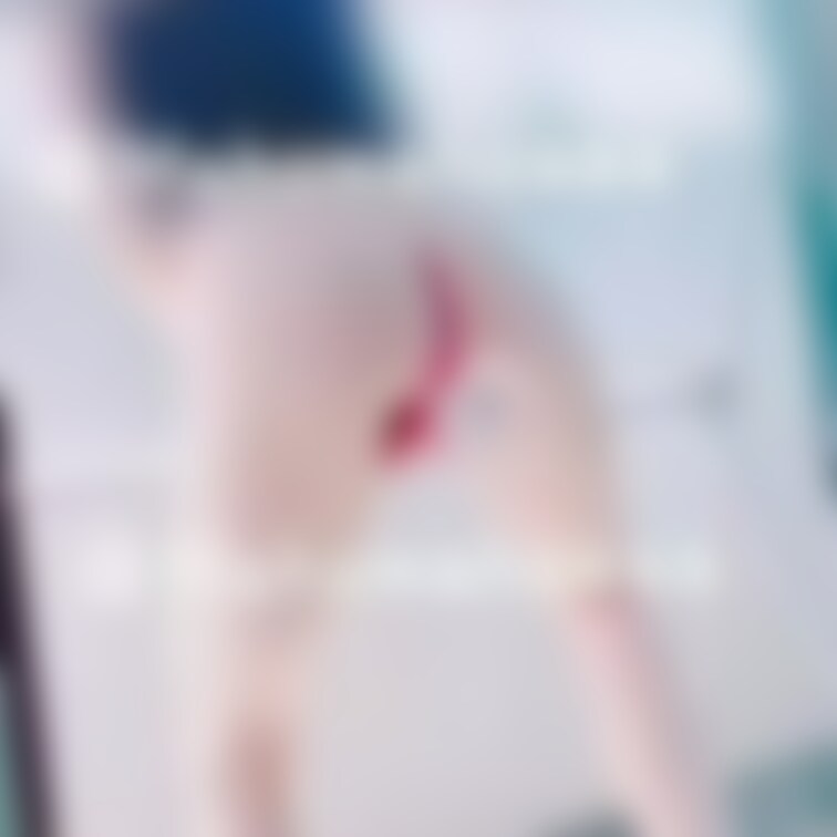 透明ディルドを貼り付けて露出オナニー(//∇//)