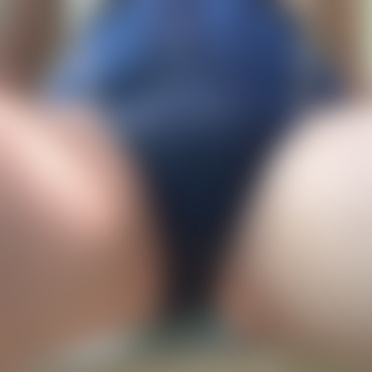 おしっこが溝を通りながら、
静かに流れ出るところを見守ってました…