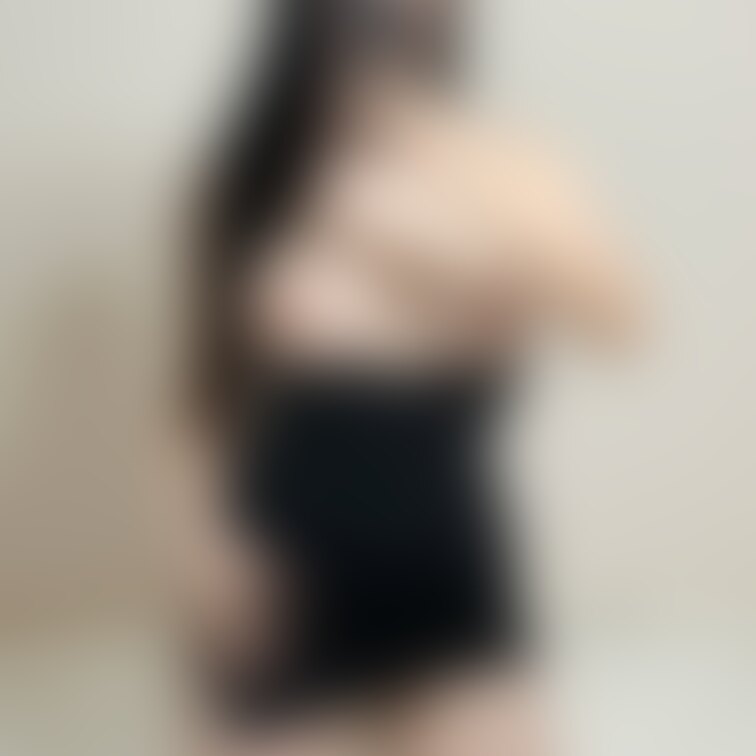 ワンピース脱げちゃった...🖤