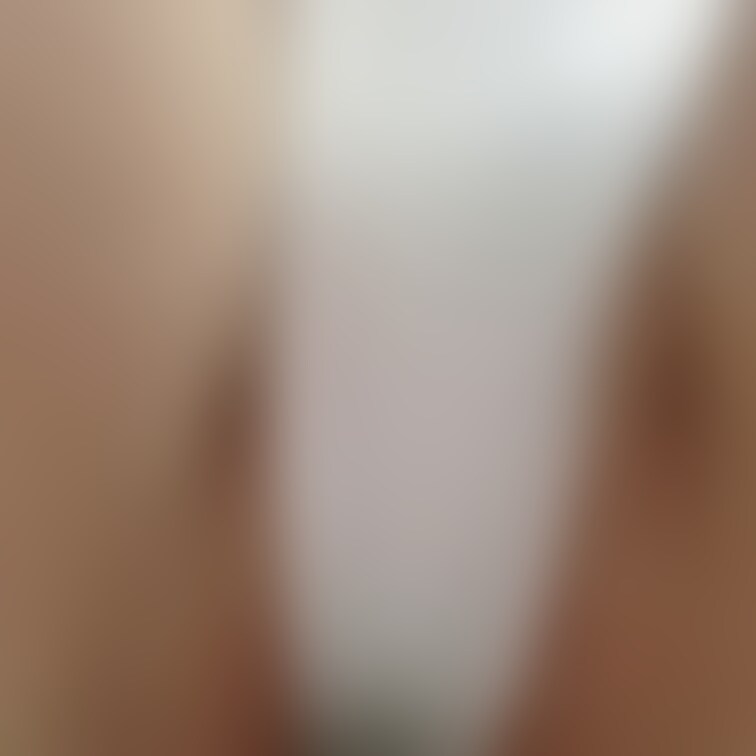 白競泳水着で自撮り☺️ 最近仕事とかなかなかで撮れてなくてすみません💦
少し忙しい時で落ち着いた隙間で投稿という感じに