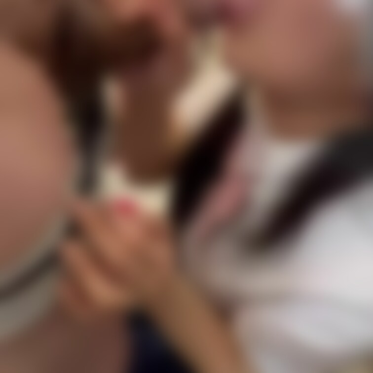 【教育的指導vol.1】お試し編
清楚系モデル女子が極太巨根をご奉仕ペロペロ
もっこり早く欲しいのぉ〜