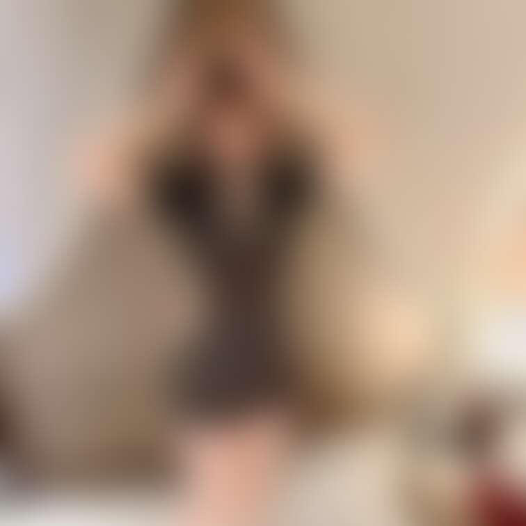透けてるのか、そういう服なのか🙄
どっちを信じるかはあなたしだい...