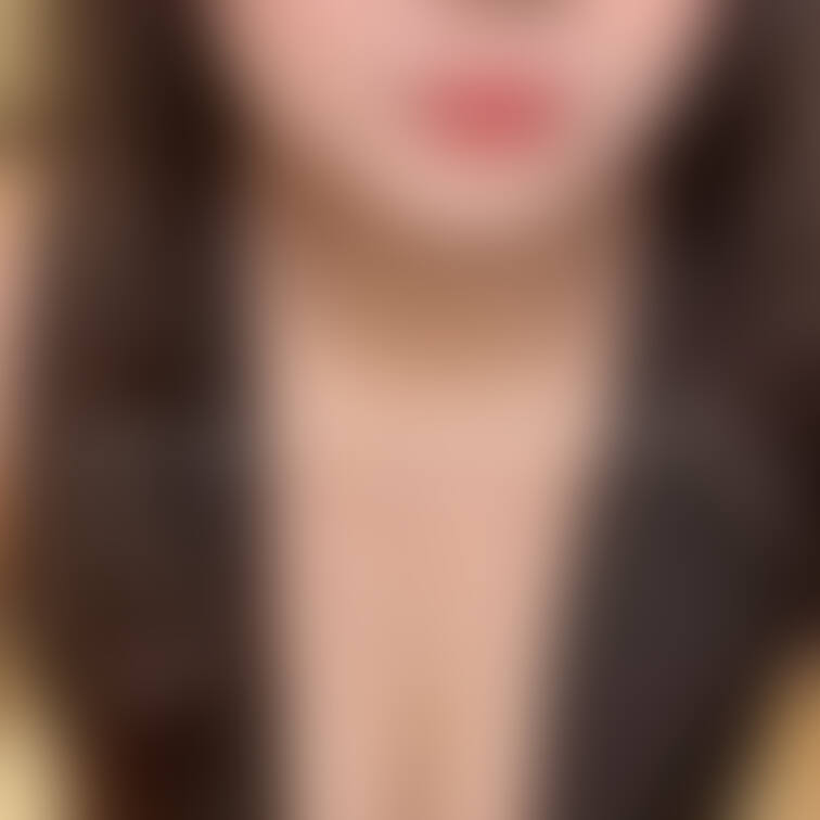 新しいワンピース、どうですか…？
谷間全開すぎるかな🐰
チャックは1本で繋がっているので上からでも下からでも開けちゃ