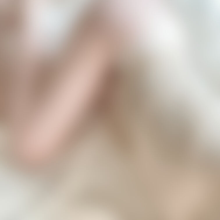 昨日Xに載せた画像の
トリミング前は

Tバックのおしりも
ばっちり写ってました🍑

無防備なおしり♡
好