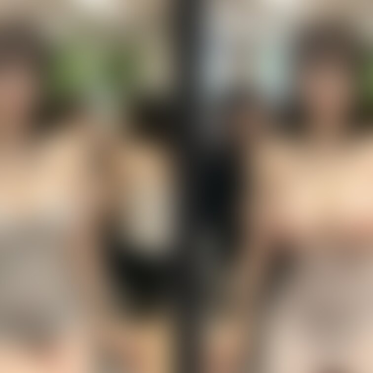 着衣と脱衣を並べた画像です。画像№52