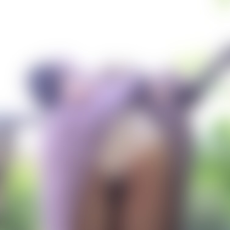 pic_たくし上げパンチラ
誰もいないデッキでパンツ丸出し。