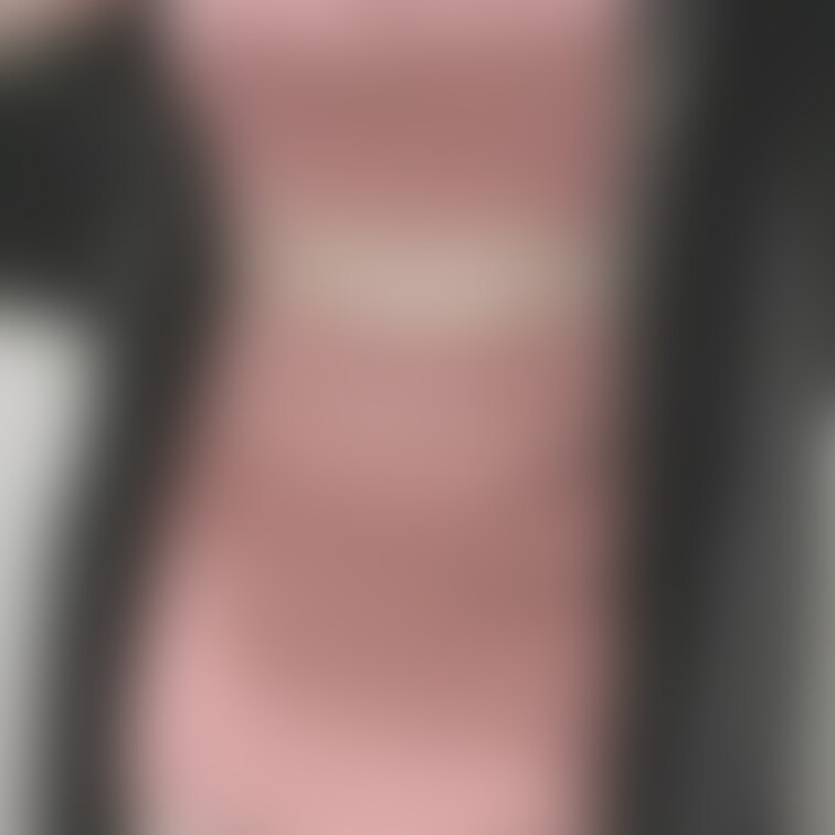 露出度バグってるミニワンピース
歩いてたら布上がってきておしり見えちゃう