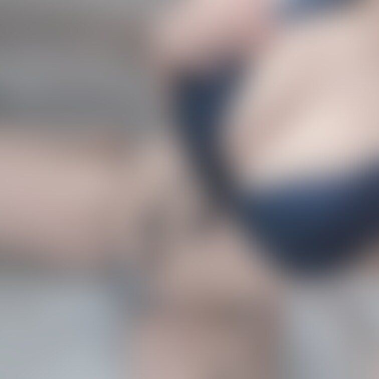 昔着てた水着、きつきつになっちゃった
おっきくなったのかな🥺
これ着て海とか行ってはしゃいだら丸見え確定だ😔
はだ