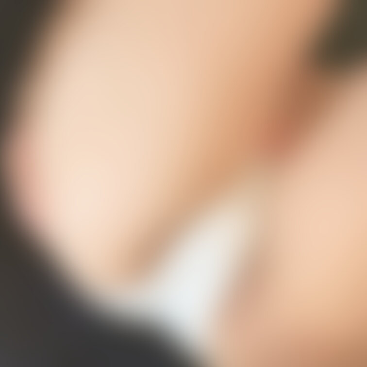 自分のベッドでいっぱい自撮りした
真っ白なぱんつ
中は....すごい興奮してる