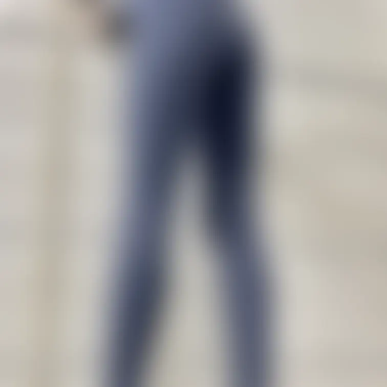 濃紺レギンスとハイヒールです！
引き締まったお尻と脚が際立つレギンスコーディネートです。
動画はYouTubeとシル