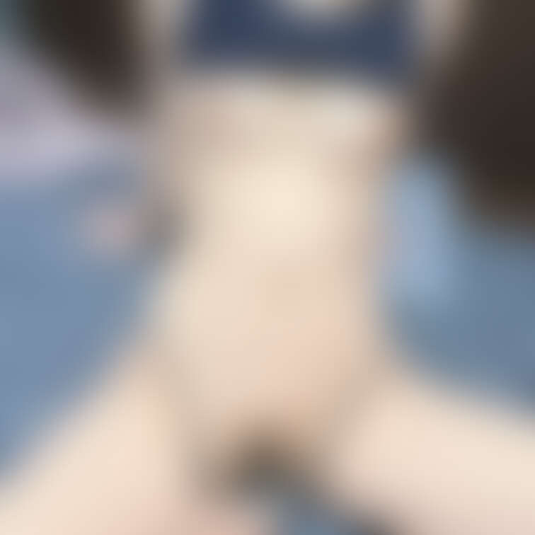 パンツ引っ張られてアソコもおっぱいも丸見え❤️