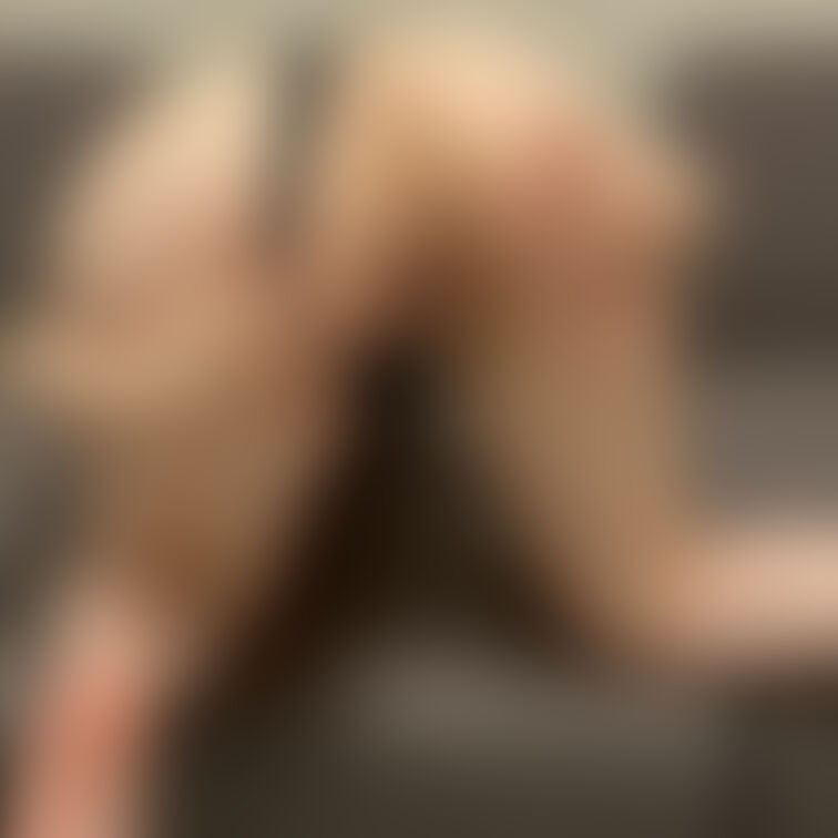 Xの続きです❤️これからおじさんの性欲処理します。。アナルほじほじオナしながら待ってるようにと命令されました。。😖
