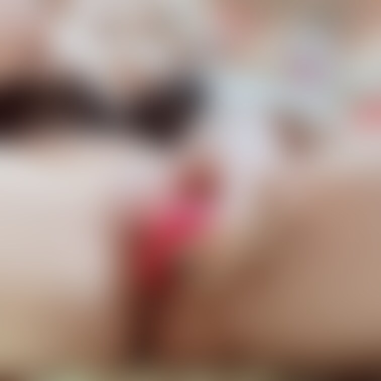 バイブに負けちゃって感じる🍭ちゃん。
2階に○○○寝てるのに、
降りてきたらどーするの??な🍭ちゃんw